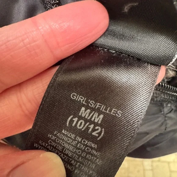 The North Face Girls Size Medium (10/12) Black & Plaid Reversible Puffer Jacket - Picture 4 of 15